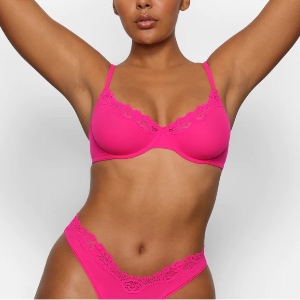SKIMS Pink Lace Bra NWT